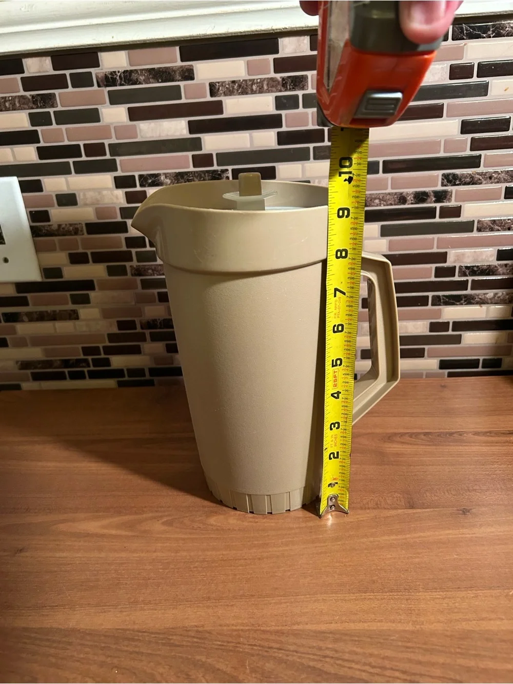 Tupperware durable beige